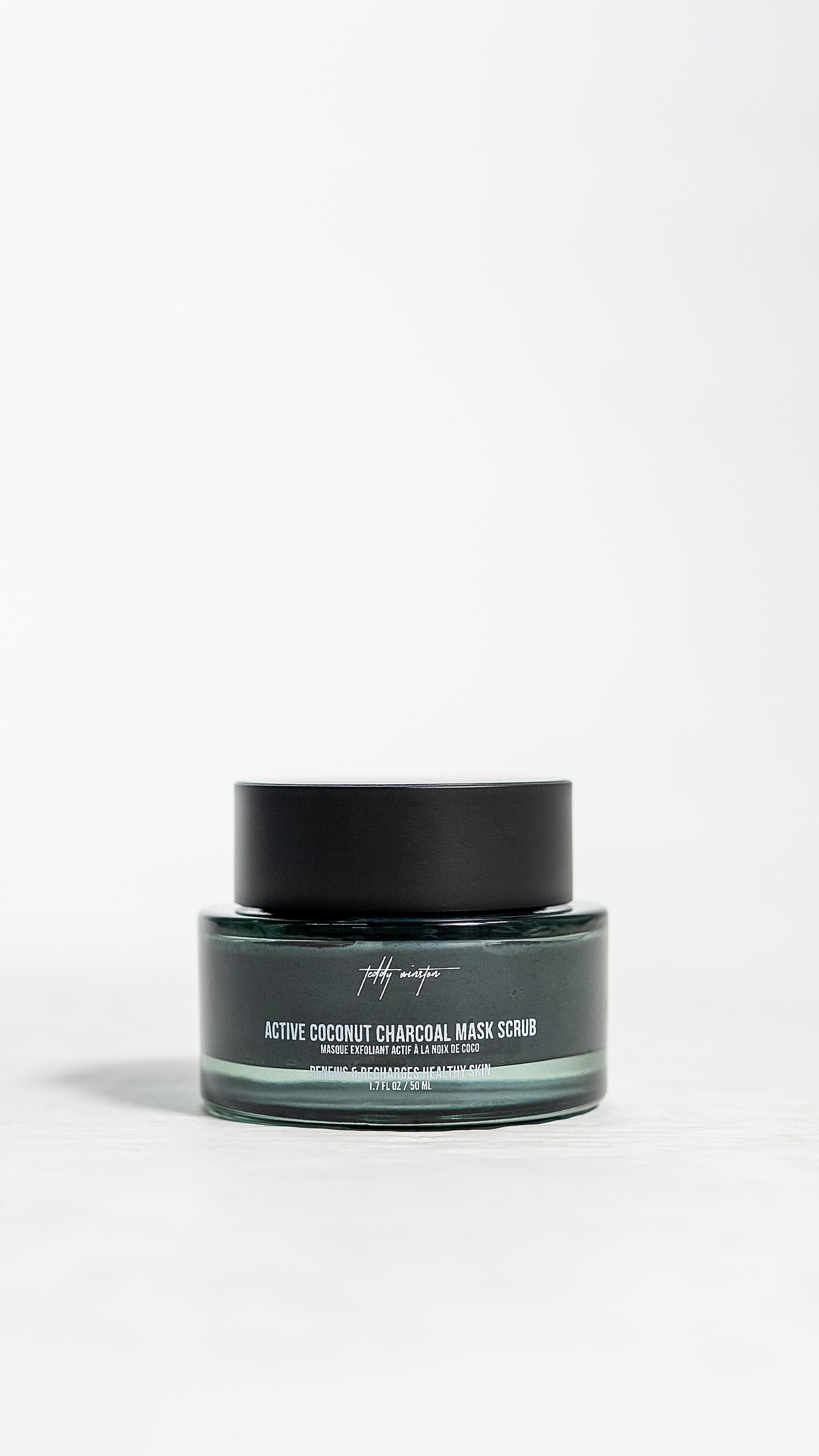 A purifying mask infused with rare coconut charcoal, delivering a refined exfoliation that reveals fresher, more luminous skin.