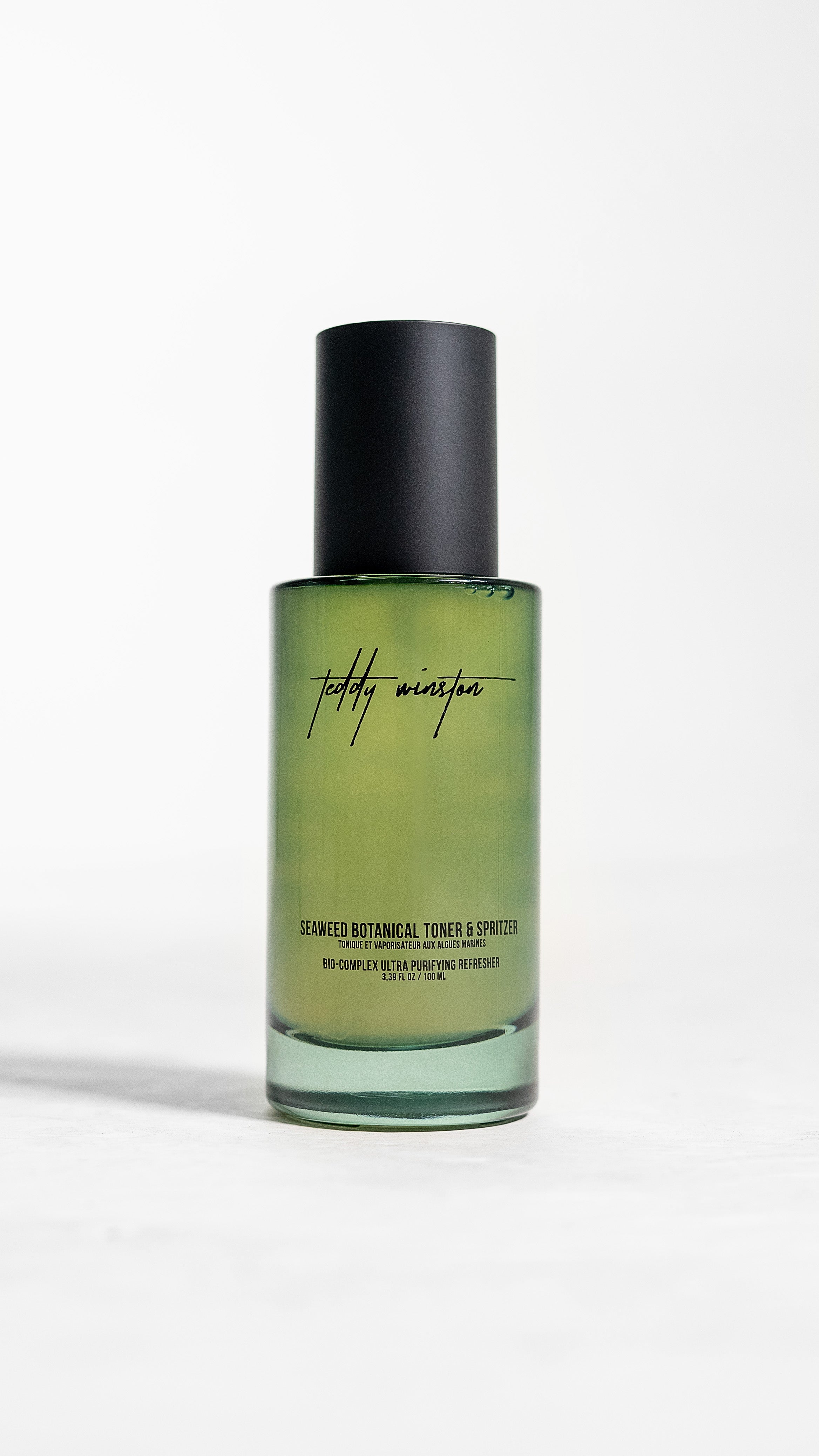 Duel action cleansing astringent that gently refreshes skin without stripping it of its natural luster.